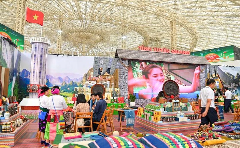 The first Autumn Fair - 2025 officially welcomed visitors from October 26 to October 4. Photo: Hai Nguyen