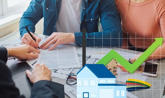 Khi một người trong hai vợ chồng qua đời, phần tài sản chung như nhà đất thường sẽ được chia đôi để xác định phần của người mất, sau đó phần này mới được đem chia thừa kế theo quy định pháp luật. Ảnh: Như Hạ