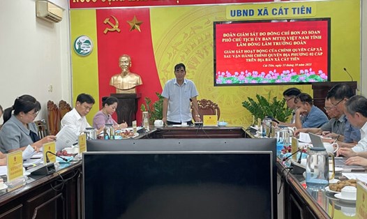 Ông Bon Yô Soan – Phó Chủ tịch Ủy ban MTTQ Việt Nam tỉnh Lâm Đồng chủ trì buổi làm việc giám sát chính quyền xã Cát Tiên. Ảnh: Chánh Tín