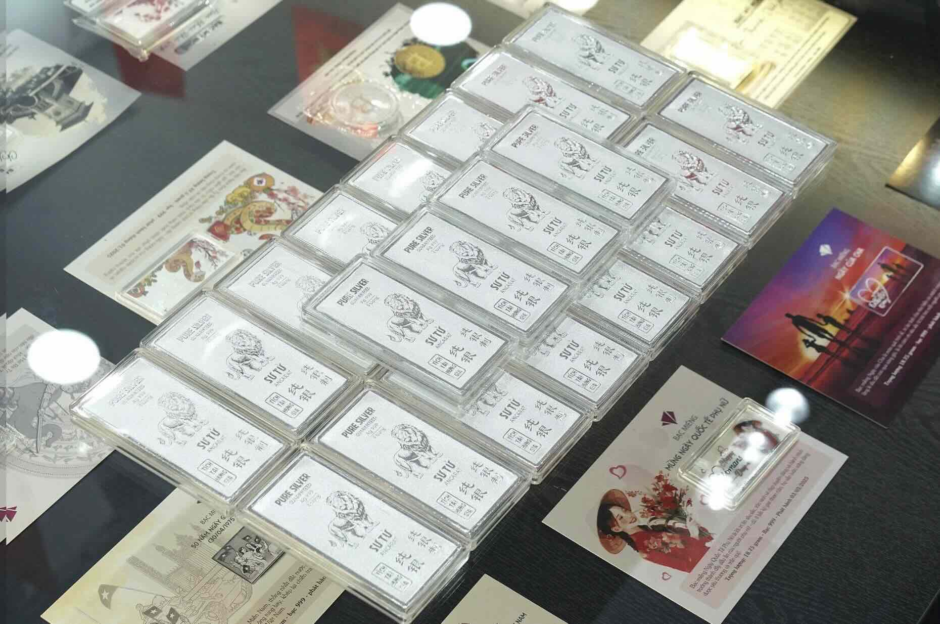 Bac thoi, bac mieng tich tru la nhung mat hang duoc nhieu nguoi ua chuong. Anh: Phuong Anh