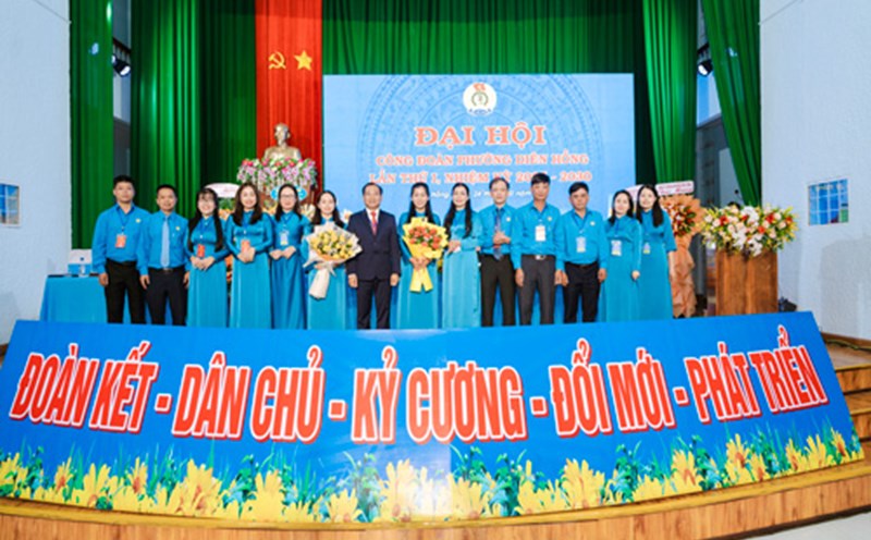 Dien Hong Ward Trade Union protects and cares for the rights of workers in the area. Photo: Thanh Tuan