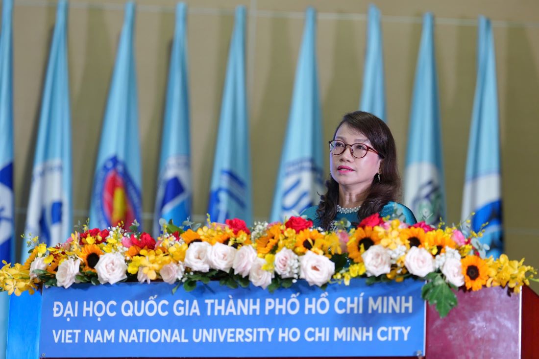GS.TS Nguyen Thanh Mai - Pho Giam doc Dai hoc Quoc gia TPHCM chia se tai le khai khoa. Anh: Thien Thong