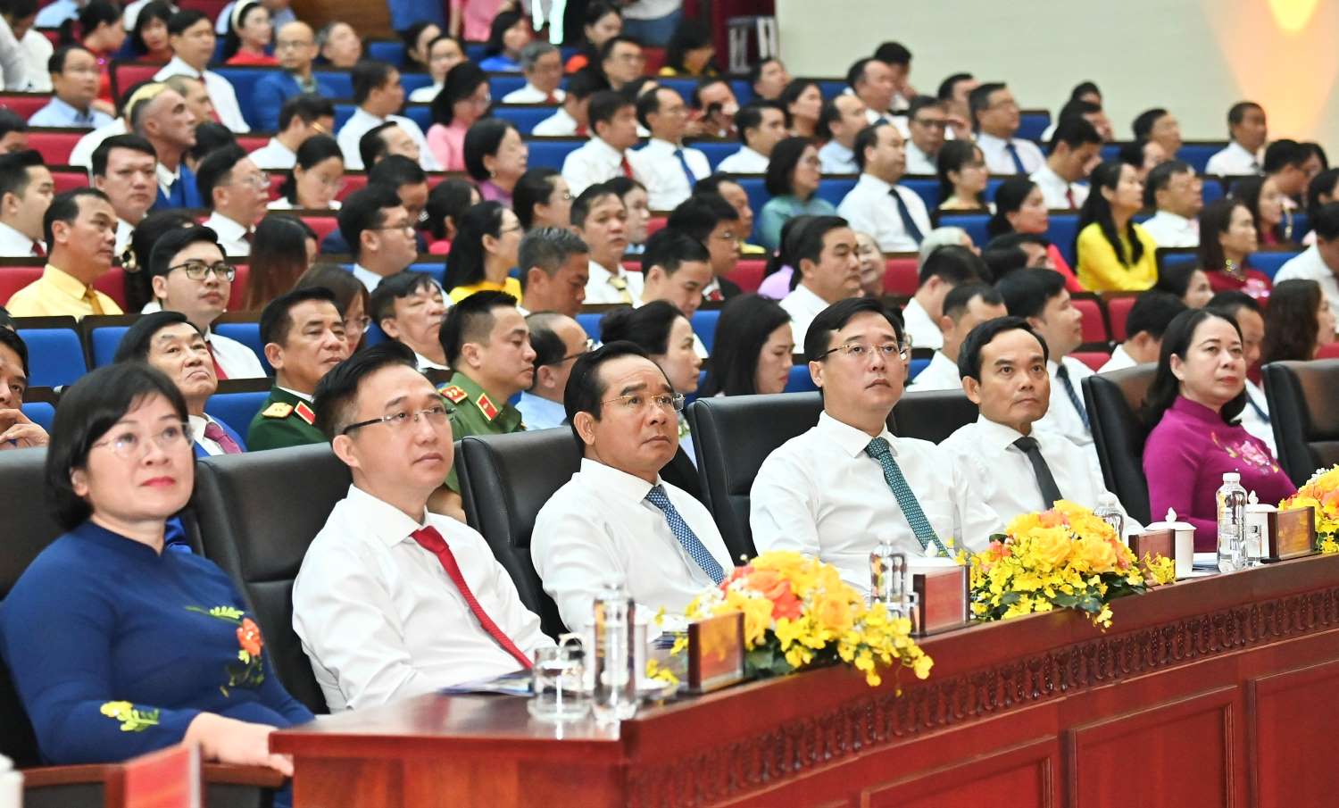 Lanh dao Dang, Nha nuoc va TPHCM du dai hoi. Anh: Viet Dung