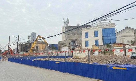 Chủ đầu tư Dự án cầu Nguyễn Trãi đã khẩn trương rào tôn quản lý và phá dỡ công trình. Ảnh: Cổng TTĐT phường Ngô Quyền, Hải Phòng