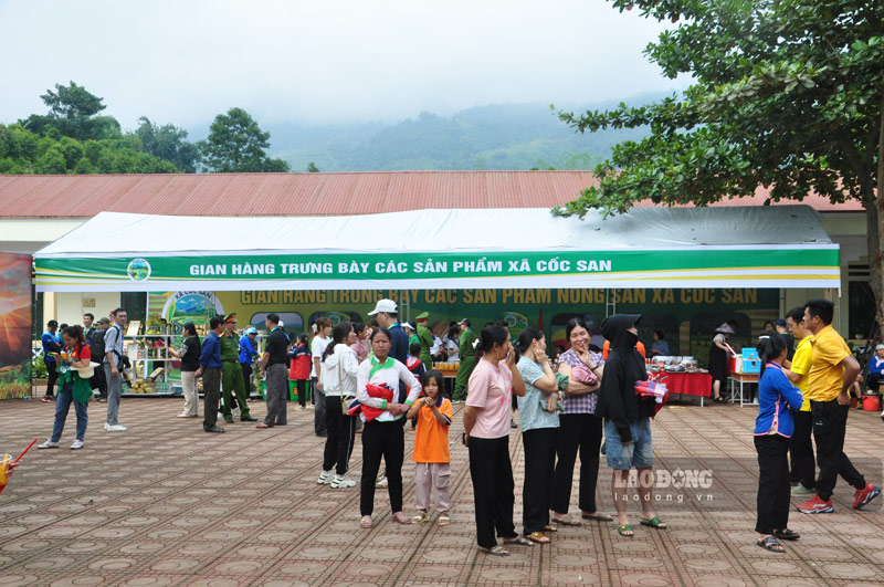 Hoat dong the thao thu hut su tham gia cua dong dao nguoi dan va du khach. Anh: Dinh Dai