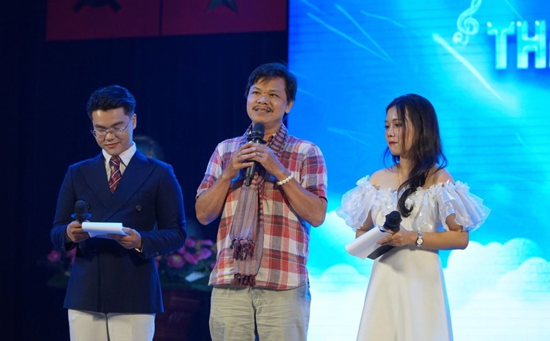 Meritorious Artist - Director Hoang Duan. Photo: Mai Anh.