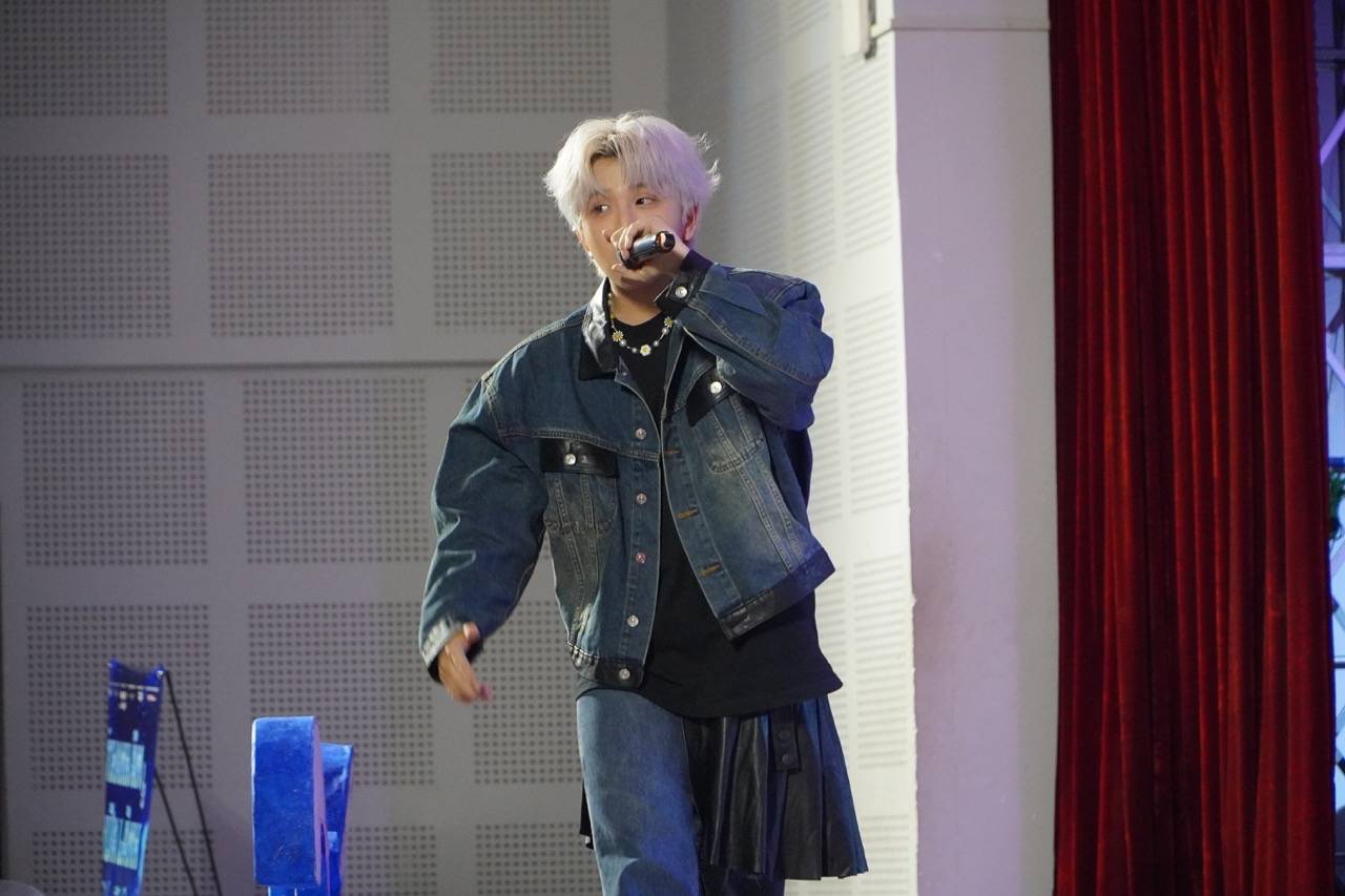 Ca si Tung Maru. Anh: Mai Anh.