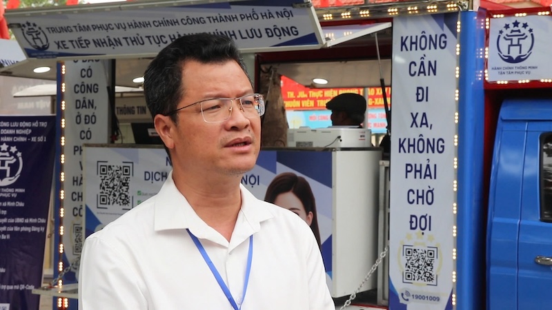 Ong Dinh Tuan Anh - Pho Chu tich UBND xa Minh Chau. Anh: My Linh