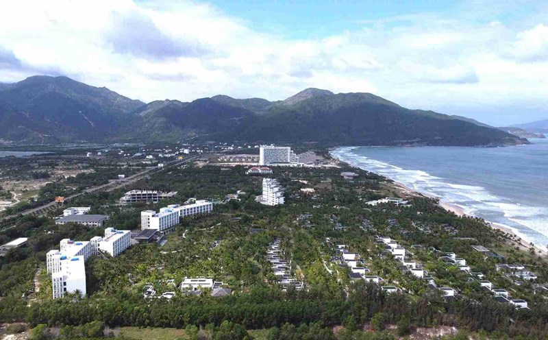 The State agency in Khanh Hoa has issued more than 2,000 red books to project buyers with the type of "residential land not forming residential units". Photo: Huu Long