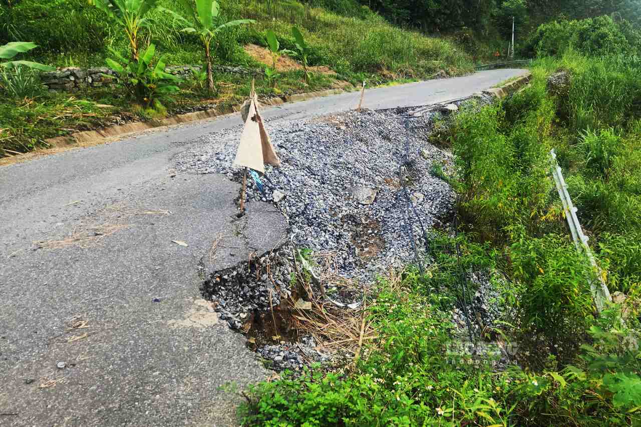 En la provincia de Lao Cai muchas carreteras estan dañadas por las inundaciones y los deslizamientos de tierra. Foto: Van Duc.