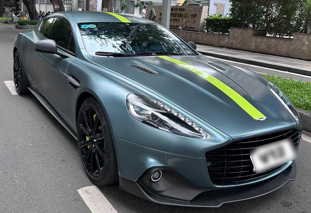 The AMR-style Aston Martin Rapide was spotted rolling on the streets of Ho Chi Minh City. Photo: Phat Nguyen