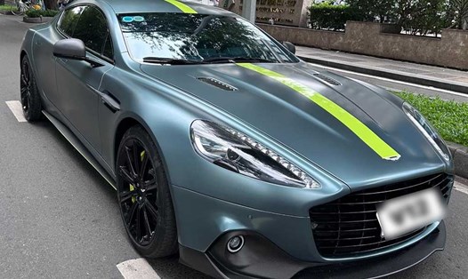 Chiếc Aston Martin Rapide độ phong cách AMR được bắt gặp lăn bánh trên đường phố TPHCM. Ảnh: Phát Nguyễn