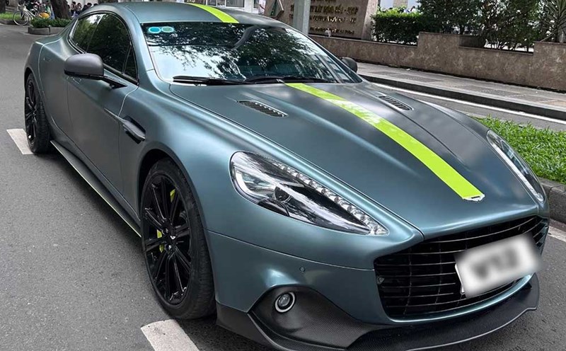 The AMR-style Aston Martin Rapide was spotted rolling on the streets of Ho Chi Minh City. Photo: Phat Nguyen
