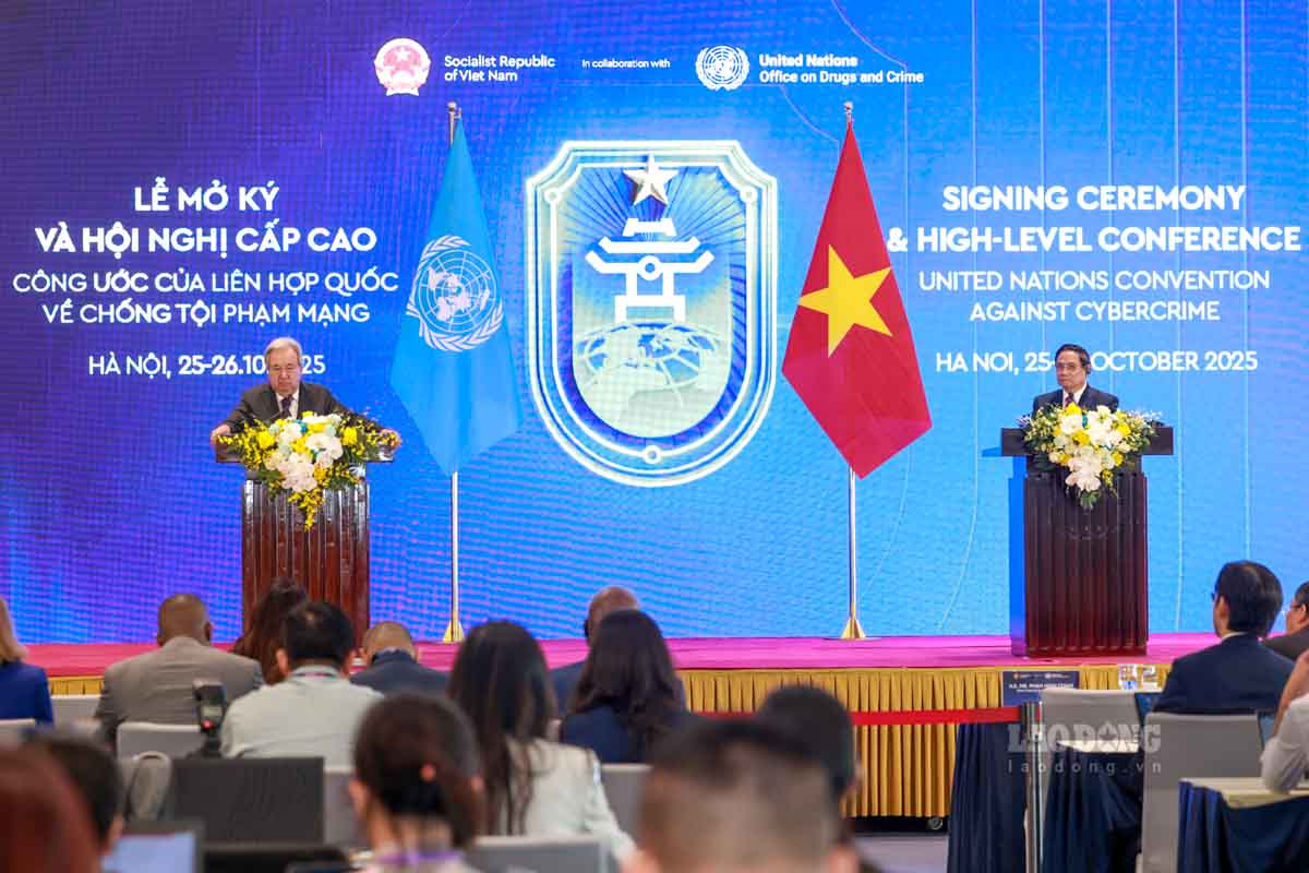 Politburo member and Prime Minister Pham Minh Chinh and United Nations Secretary-General Antonio Guterres met with the press at the Opening Ceremony and High-Level Conference of the Hanoi Convention on the afternoon of October 25. Photo: Hai Nguyen