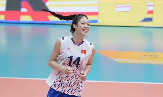 Chủ công Phạm Quỳnh Hương sẽ hội quân muộn cùng Đội tuyển bóng chuyền nữ Việt Nam. Ảnh: VFV