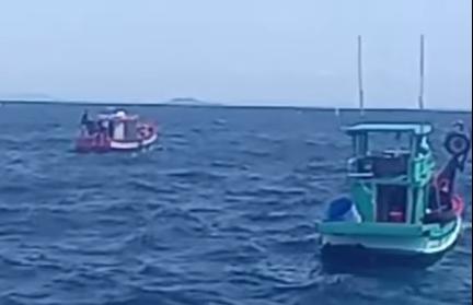 フーコック島でスキューバダイビング中に行方不明になったとみられる少年の遺体が発見された。写真：リーダー