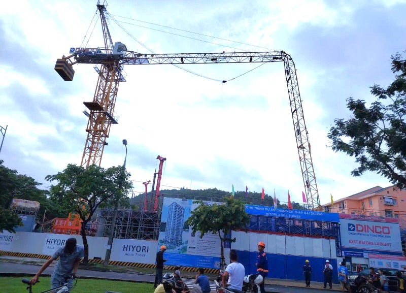 Hien truong vu gay can cau thi cong tai chung cu cao cap Hiyori Aqua Tower, Da Nang, khien 1 cong nhan tu vong. Anh: Truong An