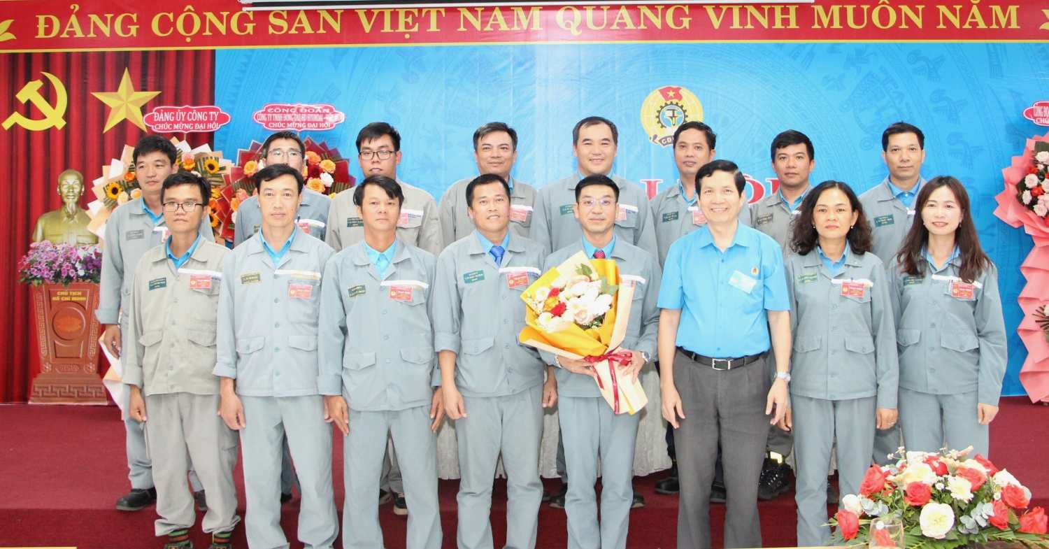 Launching the Executive Board of the Trade Union of Hyundai - Vietnam Shipbuilding Co., Ltd., term 2025 - 2030. Photo: Phuong Linh