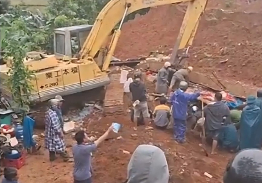 ダクラクで父子が死亡した家の基礎崩壊現場。写真: カオ・グエン