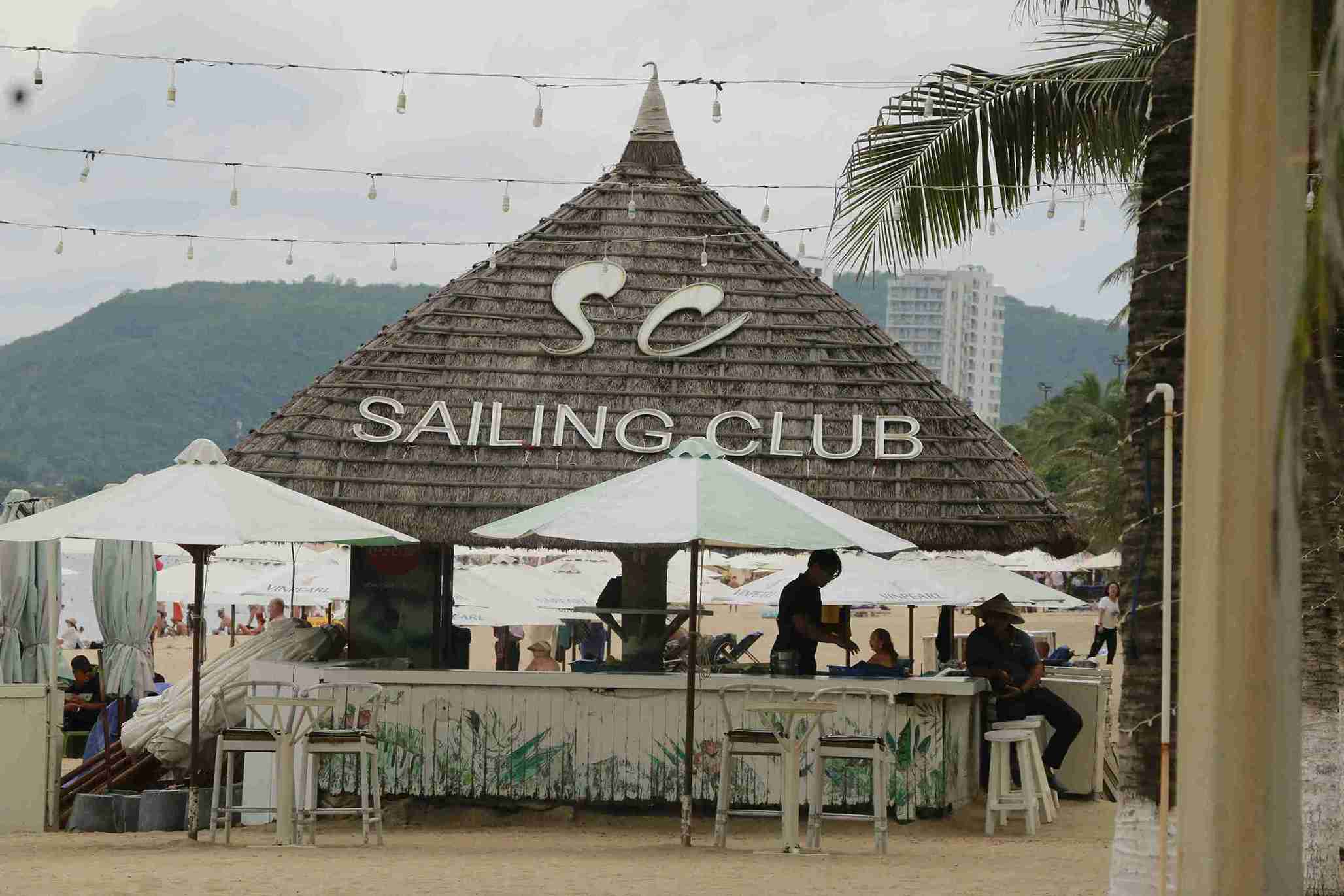 Dia phuong thu hoi dat nha hang Sailing Club Nha Trang vi het thoi han cho thue dat va khong duoc gia han. Anh: Huu Long