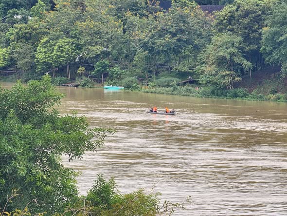 The authorities organized a search for a female student suspected of committing suicide by jumping off a bridge. Photo: Provided by the police