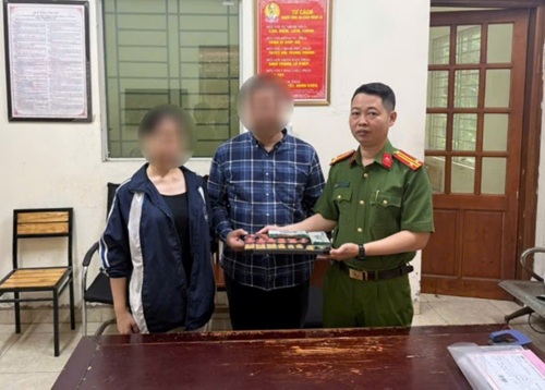 Công an phường Phương Liệt vừa giải cứu một cô gái bị đối tượng giả danh công an “bắt cóc online”. Ảnh: CAHN