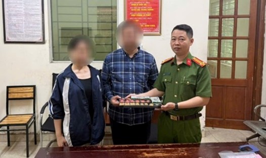 Công an phường Phương Liệt vừa giải cứu một cô gái bị đối tượng giả danh công an “bắt cóc online”. Ảnh: CAHN