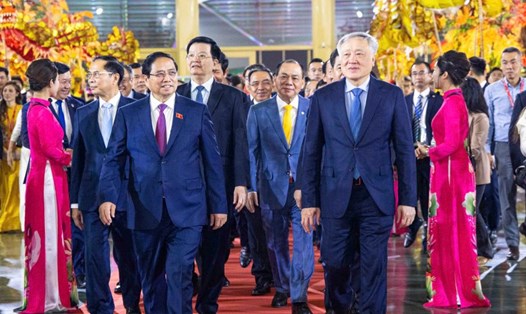 Thủ tướng Chính phủ Phạm Minh Chính đến dự buổi khai mạc Hội chợ Mùa Thu lần thứ nhất - 2025. Ảnh: BTC