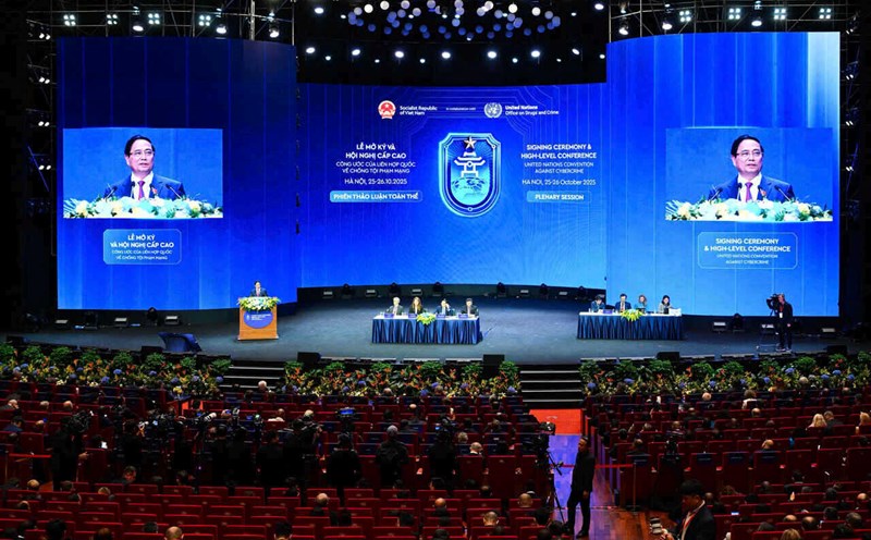 Politburo member and Prime Minister Pham Minh Chinh delivered a speech at the High-level Discussion Session within the framework of the Hanoi Convention Opening Ceremony on the afternoon of October 25. Photo: Hai Nguyen