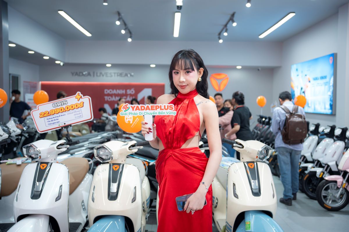 At the Yadea Plus electric car store, the "plus" value is peace of mind: peace of mind when buying, when using and when being long-term companion of the brand. Photo: Loan Tran