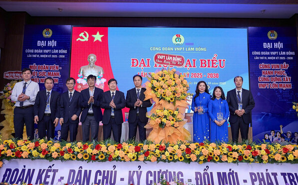 Ban Chap hanh Cong doan VNPT Lam Dong khoa VI, nhiem ky 2025-2030 ra mat Dai hoi. Anh: Duc Lam