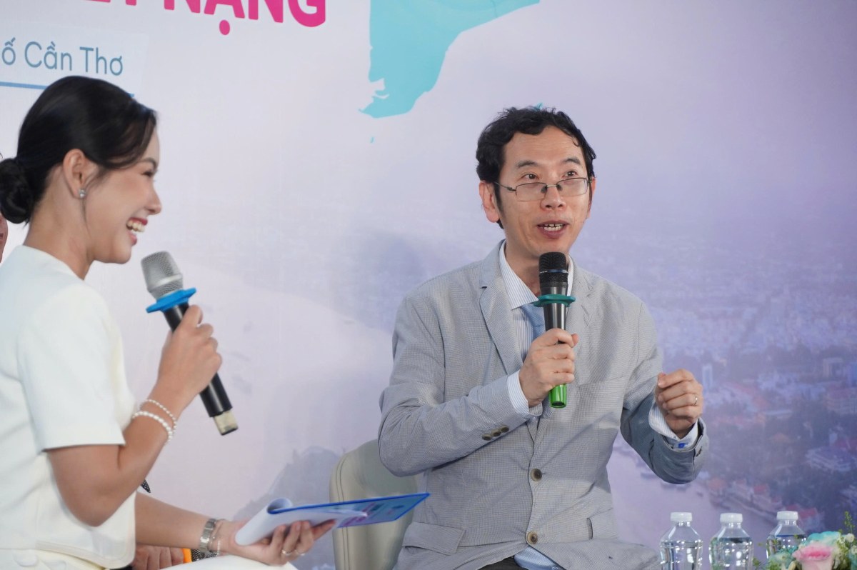 Bac si Chuyen khoa 2 Nguyen Minh Tien - Pho Giam doc Benh vien Nhi dong TP Ho Chi Minh phat bieu. Anh: Ta Quang