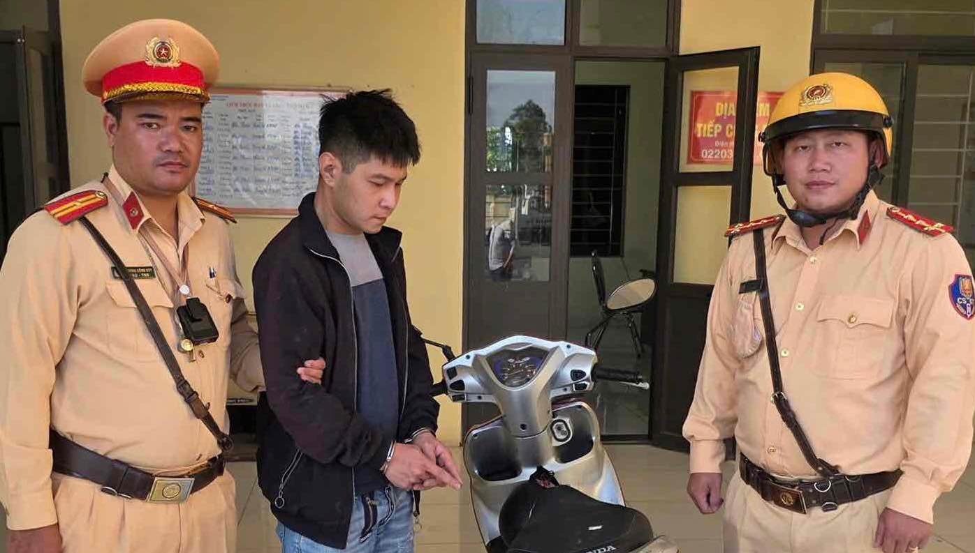 Do Quang Hieu bi bat vi tang tru ma tuy tai phuong Tu Minh. Anh: Cong an Hai Phong