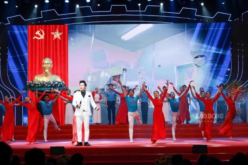 Tiet muc ca mua nhac chao Dai hoi thi dua yeu nuoc trong CNVCLD lan thu 11. Anh: Hai Nguyen