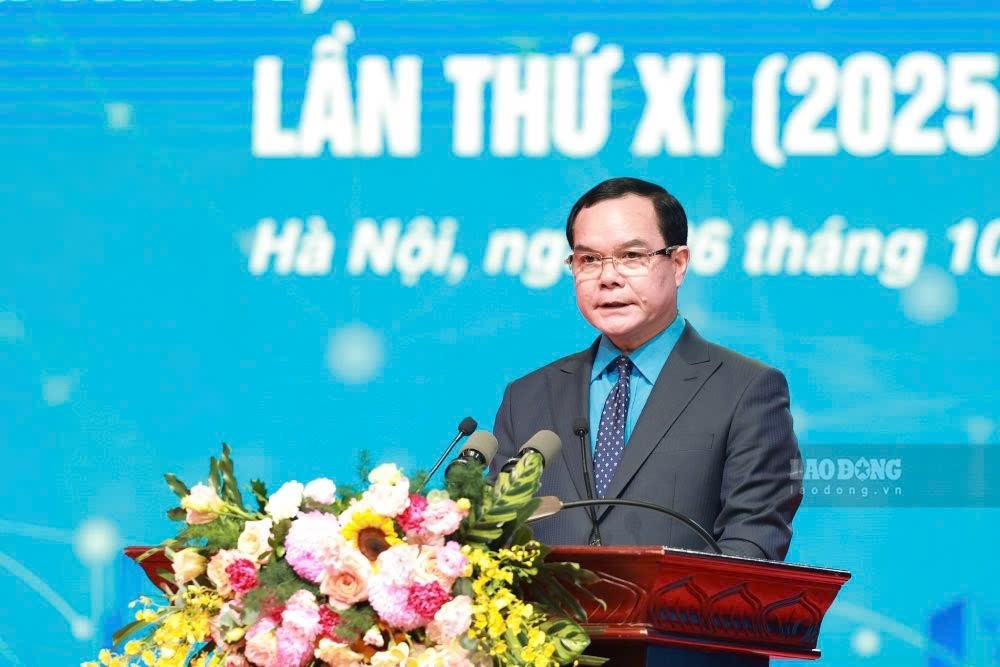 Ong Nguyen Dinh Khang - Uy vien Trung uong Dang, Pho Chu tich Uy ban Trung uong MTTQ Viet Nam, Bi thu Dang uy, Chu tich Tong LDLDVN phat bieu khai mac Dai hoi. Anh: Hai Nguyen