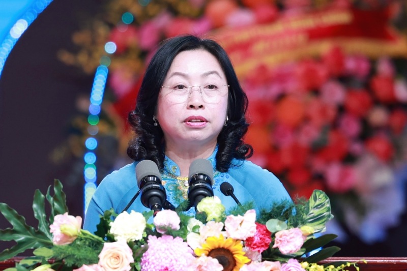 Ba Thai Thu Xuong - Pho Chu tich Thuong truc Tong Lien doan Lao Dong Viet Nam - thong qua danh sach dai bieu du Dai hoi Thi dua yeu nuoc toan quoc lan tu XI. Anh: Hai Nguyen