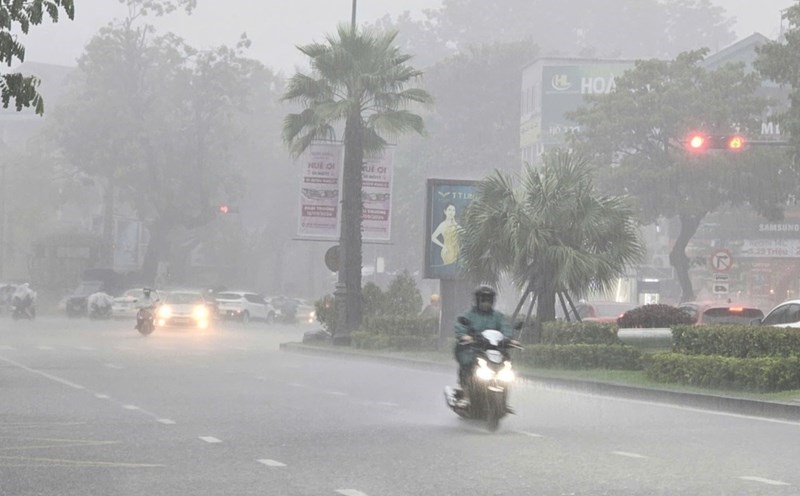 The weather forecast for the Central region is that there will continue to be rain in many places in late October and early November. Photo: Nguyen Luan