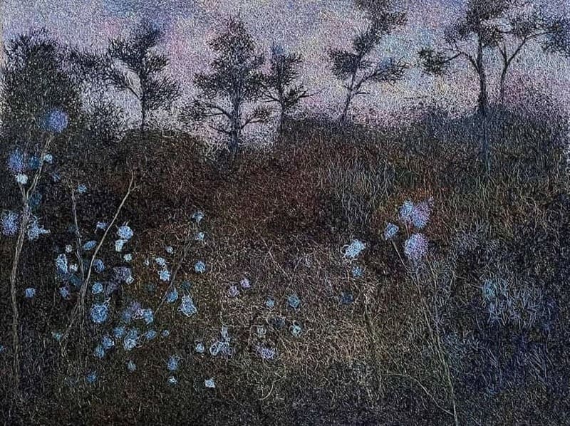 Artist Thao Nguyen Phuong introduces the exhibition "Fiber" to the public of the capital. Photo: Character provided