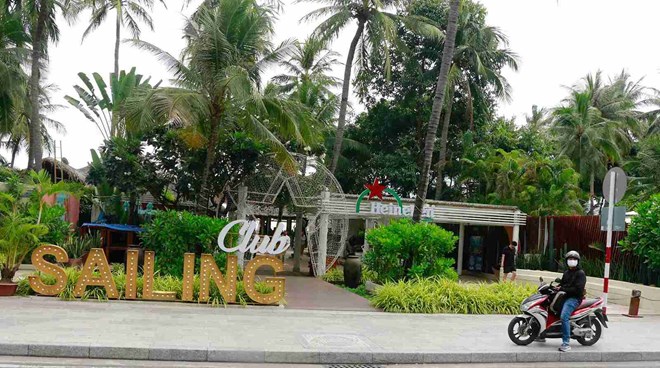 Dia phuong da thu hoi hon 2.369m² dat cua nha hang Sailing Club Nha Trang. Anh: Huu Long 