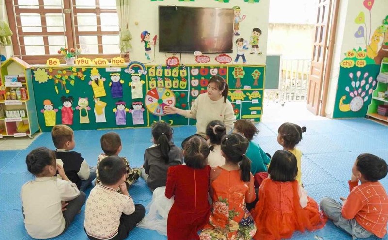 The standards on the training qualifications of preschool teachers are stipulated in the Draft Circular regulating the Professional Standards of preschool teachers. Photo: Phuong Anh