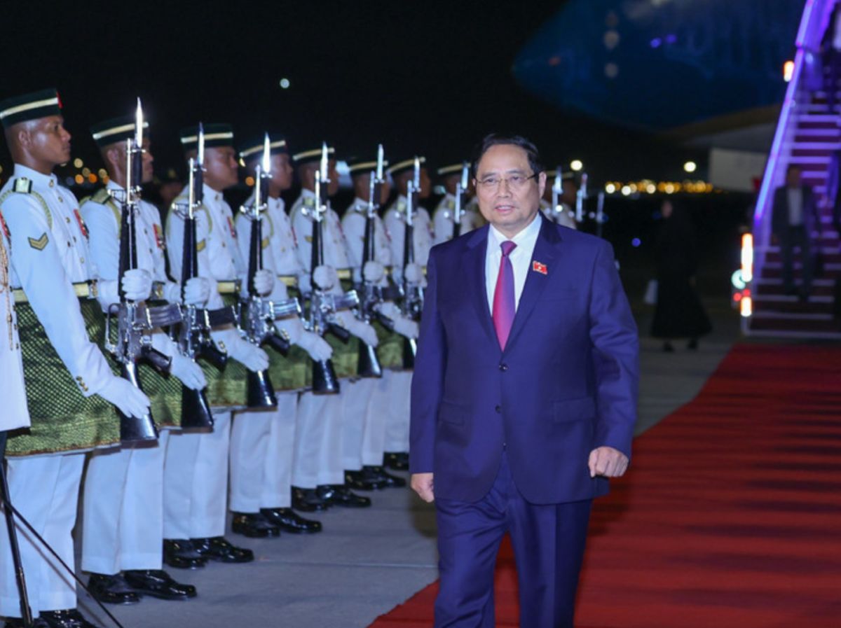 Politburo member and Prime Minister Pham Minh Chinh arrived in Kuala Lumpur, starting his working trip to attend the 47th ASEAN Summit. Photo: VNA