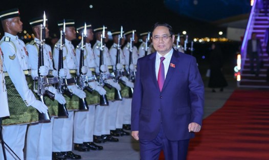 Ủy viên Bộ Chính trị, Thủ tướng Chính phủ Phạm Minh Chính tới Kuala Lumpur, bắt đầu chuyến công tác dự Hội nghị cấp cao ASEAN 47. Ảnh: TTXVN