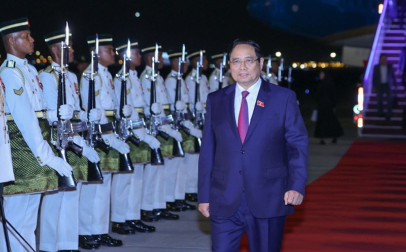 Politburo member and Prime Minister Pham Minh Chinh arrived in Kuala Lumpur, starting his working trip to attend the 47th ASEAN Summit. Photo: VNA
