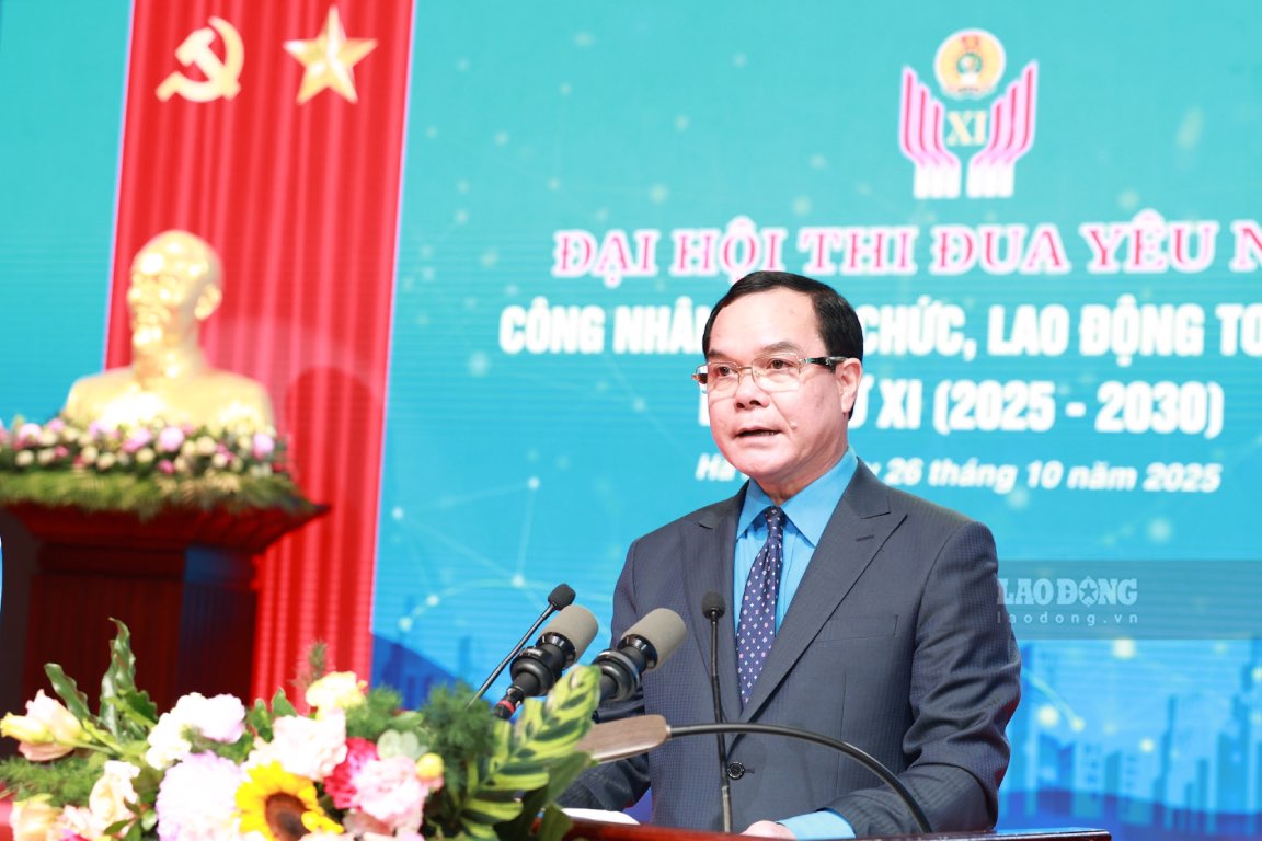 Le president de la Confederation generale du travail du Vietnam Nguyen Dinh Khang s'exprime lors du congres. Photo : Hai Nguyen