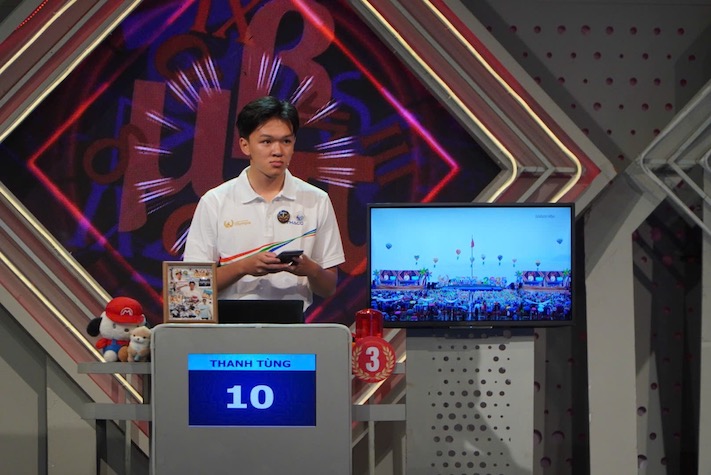 Doan Thanh Tung - Truong THPT chuyen Le Quy Don, tinh Khanh Hoa dan dau sau 2 vong thi. Anh: Anh Duc