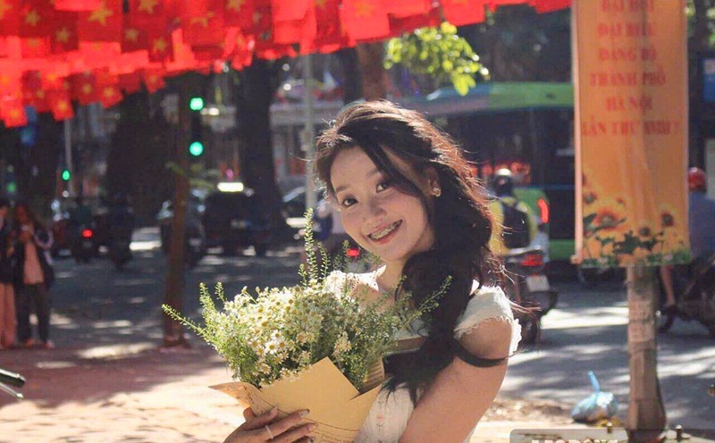 Check in Hanoi in the fall. Photo: Le Tuyen