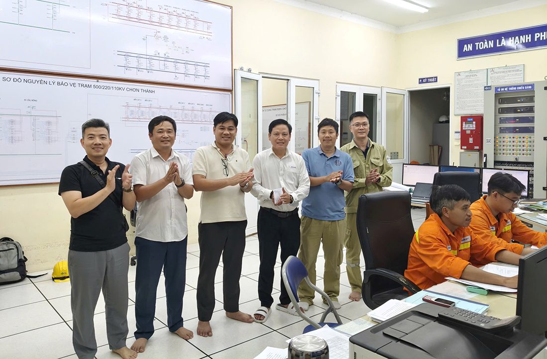 Dai dien cac don vi lien quan chung kien thoi khac dong dien du an