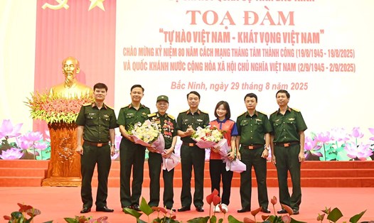 Bộ Chỉ huy Quân sự tỉnh Bắc Ninh tổ chức tọa đàm “Tự hào Việt Nam - Khát vọng Việt Nam” Nhân dịp kỷ niệm 80 năm Ngày Cách mạng Tháng Tám và Quốc khánh nước Cộng hòa xã hội Chủ nghĩa Việt Nam. Ảnh: Linh Ngọc