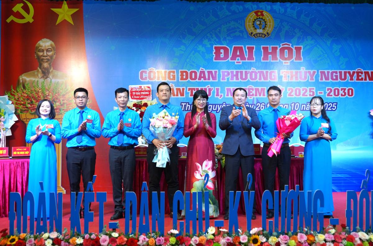Ban Chap hanh Cong doan phuong Thuy Nguyen khoa 1 ra mat Dai hoi. Ảnh: Mai Dung