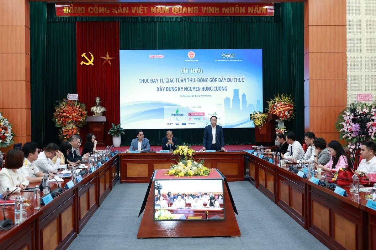 En supprimant l'impot sur les societes les menages commerciaux entrent dans l'ere de la declaration simple transparente et facile a prevoir. Photo : Hai Nguyen